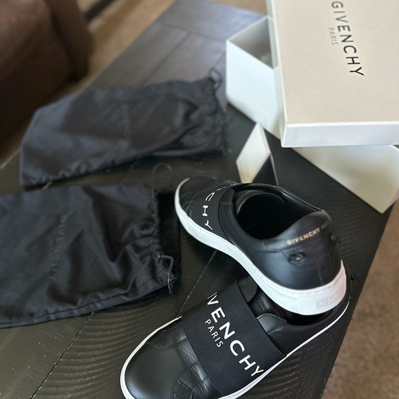 GIVENCHY PARIS URBAN STREET SNEAKERS WHITE/BLACK - Picture 10 of 15